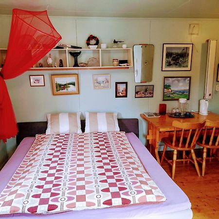 Summer Bedroom, Outside Toilet, Shower, Kitchen. 120 M From Sandbach. Bräcke 외부 사진