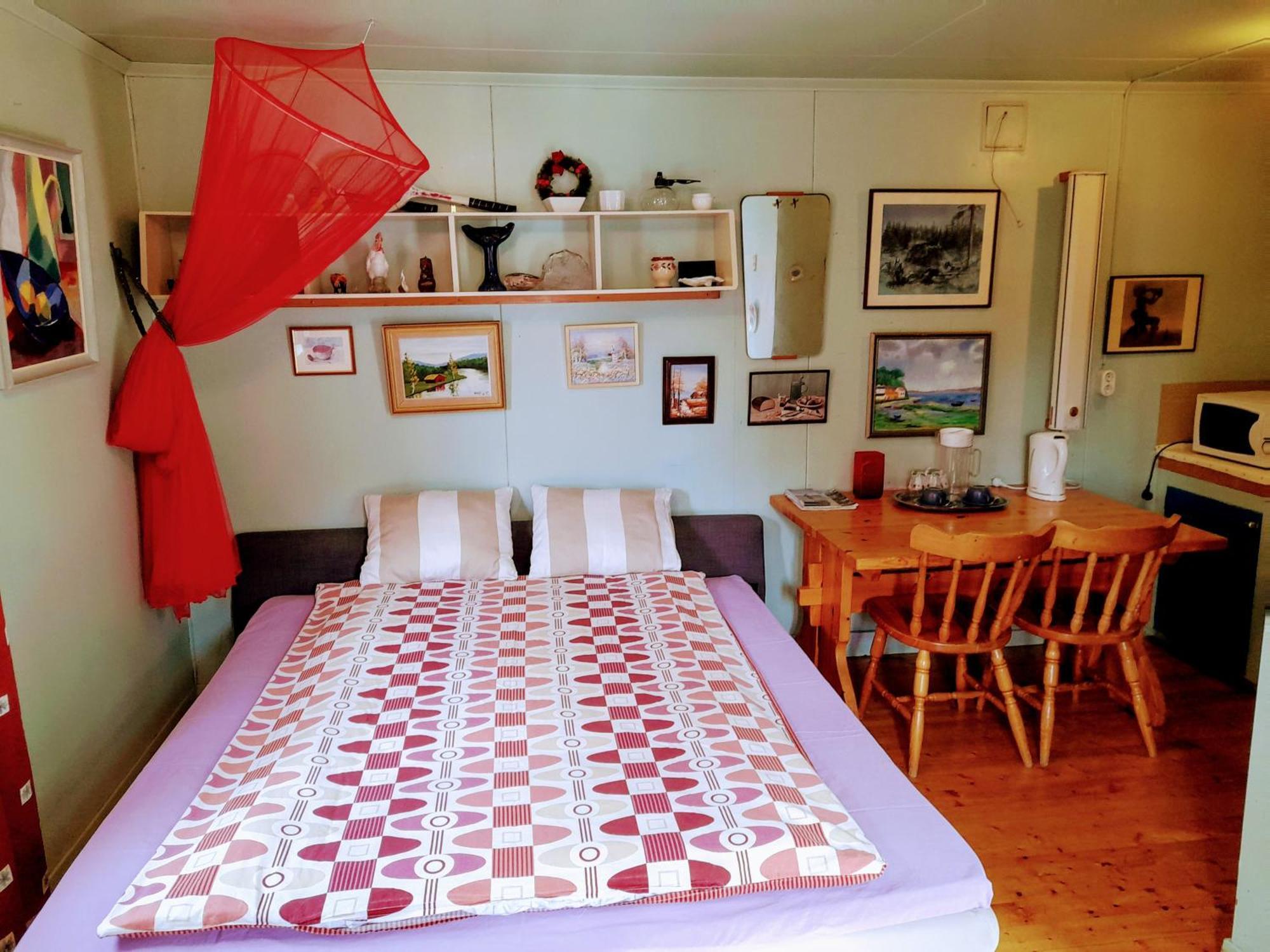 Summer Bedroom, Outside Toilet, Shower, Kitchen. 120 M From Sandbach. Bräcke 외부 사진